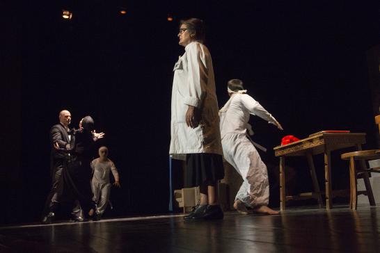 Escena de La doble historia del Doctor Valmy