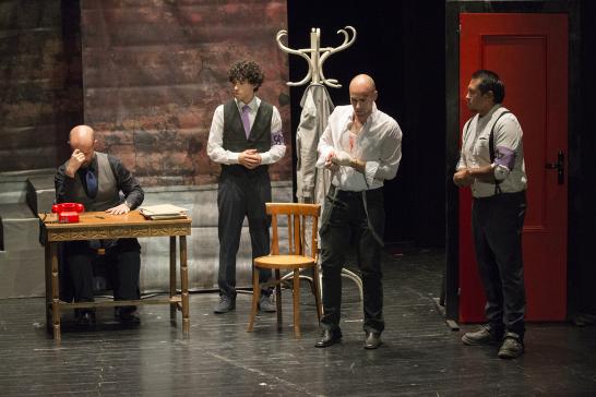 Escena de La doble historia del Doctor Valmy