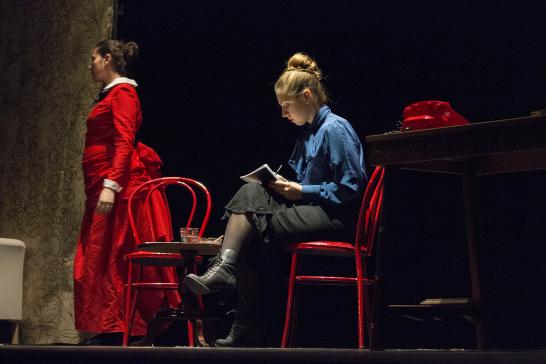 Escena de La doble historia del Doctor Valmy
