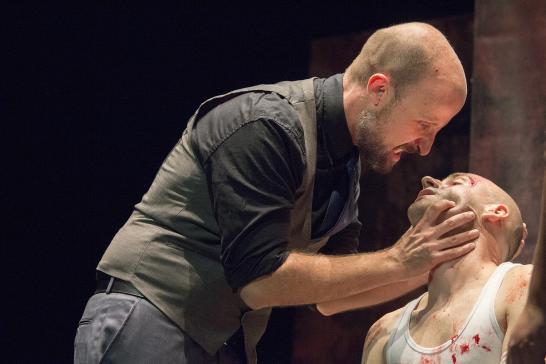 Escena de La doble historia del Doctor Valmy
