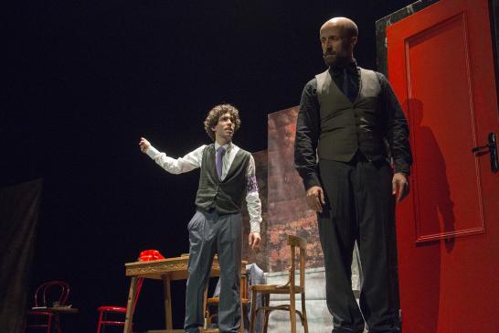 Escena de La doble historia del Doctor Valmy